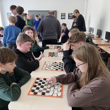 Kovo 18 d. Marijampolės Petro Armino progimnazijoje vyko Lietuvos mokyklų žaidynių mažųjų mokyklų tarpmokyklinės šaškių varžybos