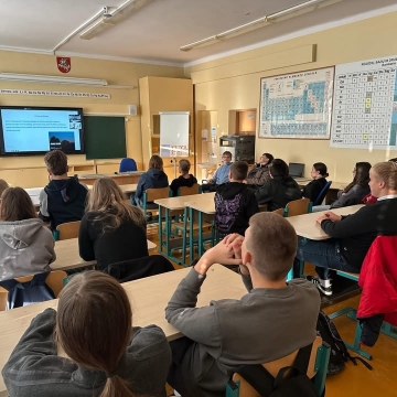 Spalio 18 d. 7 ir 8 klasių mokiniai dalyvavo edukacinėje veikloje, kurią vedė edukatorius iš „Nepatogus kinas“ festivalio