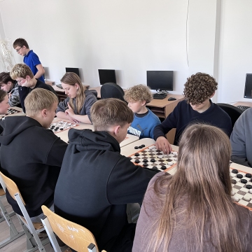 Kovo 18 d. Marijampolės Petro Armino progimnazijoje vyko Lietuvos mokyklų žaidynių mažųjų mokyklų tarpmokyklinės šaškių varžybos