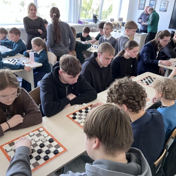 Kovo 18 d. Marijampolės Petro Armino progimnazijoje vyko Lietuvos mokyklų žaidynių mažųjų mokyklų tarpmokyklinės šaškių varžybos