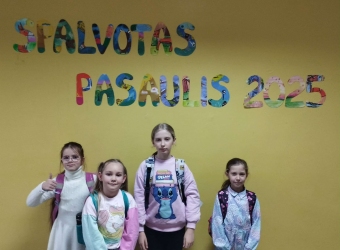 Gruodžio 3 d. 1- 4 klasių moksleivės dalyvavo piešinių konkurse ,,Spalvotas pasaulis, kuris vyko Marijampolės savivaldybės Petro Armino progimnazijoje. 