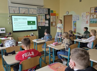 Kovo 18 d. 3 klasės mokiniai dalyvavo įdomioje ir naudingoje pamokoje „Atsargiai – mažasis miško gyventojas erkė“