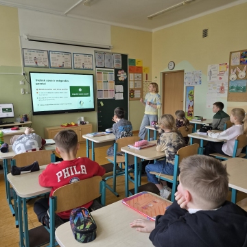 Kovo 18 d. 3 klasės mokiniai dalyvavo įdomioje ir naudingoje pamokoje „Atsargiai – mažasis miško gyventojas erkė“