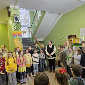Mūsų progimnazijos mažiausieji mokiniai prasmingai paminėjo Lietuvos valstybės atkūrimo dieną.
