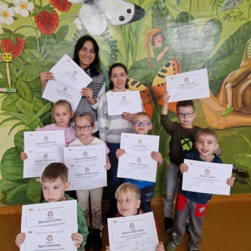 Priešmokyklinukai kartu su mokytojomis, tėveliais ir broliais dalyvavo respublikiniame projekte ,,Kuriu tau žodį, Lietuva.