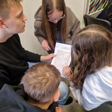 Progimnazijos 8 klasės mokinių komanda dalyvavo Moksleivių kūrybos centro organizuotame ekologinio švietimo mokinių konkurse - konferencijoje ,,EcoRalis“