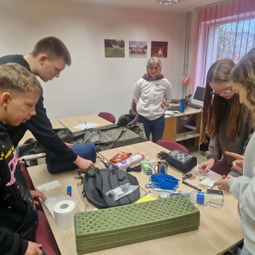 Progimnazijos 8 klasės mokinių komanda dalyvavo Moksleivių kūrybos centro organizuotame ekologinio švietimo mokinių konkurse - konferencijoje ,,EcoRalis“