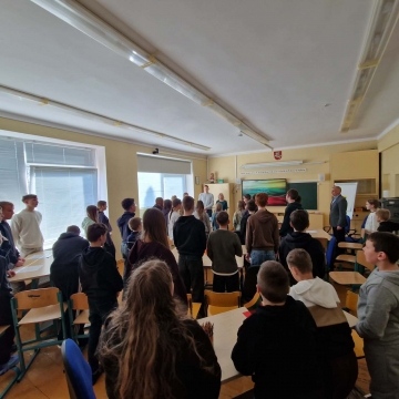 Saulėtą kovo 10-osios popietę visi susibūrė bendrai veiklai: užbaigti Lietuvių kalbos savaitę, prisiminti gimtosios šalies istoriją, pasidžiaugti, kad gyvename laisvoje Lietuvoje.