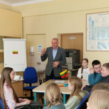 Saulėtą kovo 10-osios popietę visi susibūrė bendrai veiklai: užbaigti Lietuvių kalbos savaitę, prisiminti gimtosios šalies istoriją, pasidžiaugti, kad gyvename laisvoje Lietuvoje.