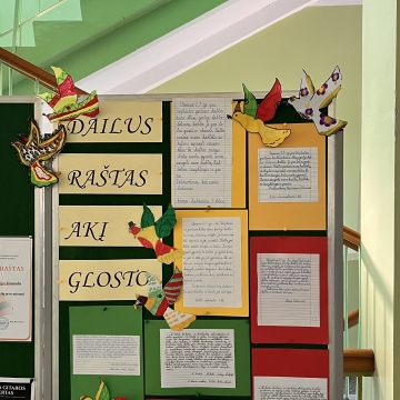 Saulėtą kovo 10-osios popietę visi susibūrė bendrai veiklai: užbaigti Lietuvių kalbos savaitę, prisiminti gimtosios šalies istoriją, pasidžiaugti, kad gyvename laisvoje Lietuvoje.