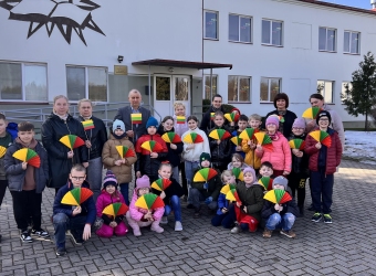 Saulėtą kovo 10-osios popietę visi susibūrė bendrai veiklai: užbaigti Lietuvių kalbos savaitę, prisiminti gimtosios šalies istoriją, pasidžiaugti, kad gyvename laisvoje Lietuvoje.