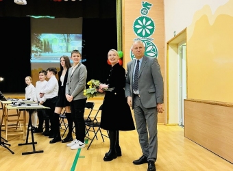 Vasario 15 d. Marijampolės sav. Želsvos progimnazijos mokytojai ir mokiniai dovanojo muzikinę - literatūrinę kompoziciją ,,Metų laikai”.